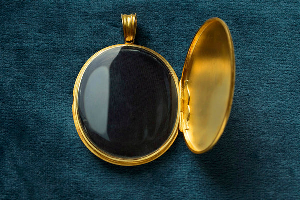 Expensive locket Clearance
