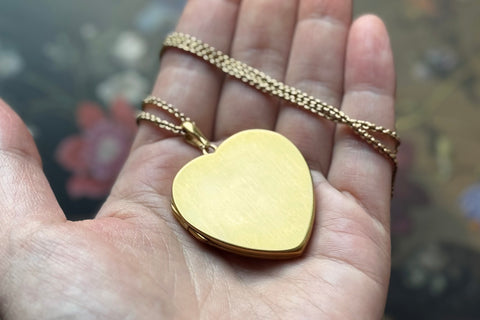 Early 20th Century 15ct Gold Large Heart Locket & Chain Set