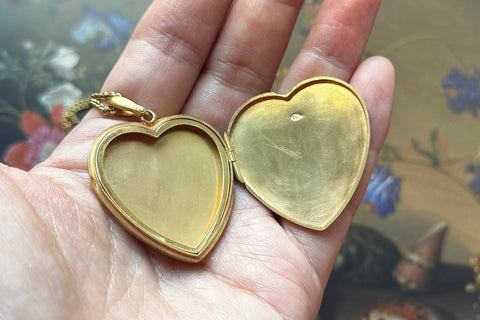 Early 20th Century 15ct Gold Large Heart Locket & Chain Set