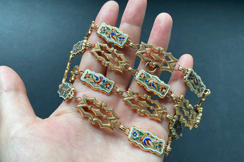 C.1830. 'Birds of Paradise' Enamel Sautoir Chain