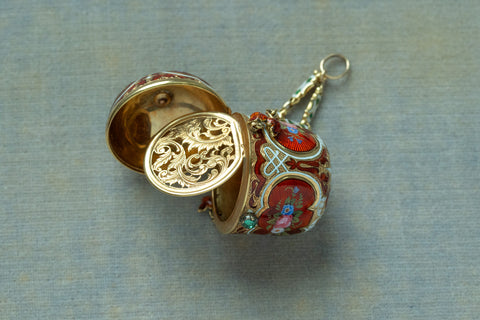 Early 19th Century Enamel and Gold Vinaigrette Pendant