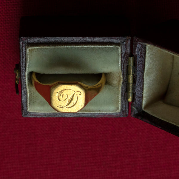1935, 22k Gold 'D' Signet Ring