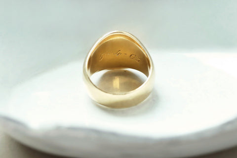 LAELIUS Antiques Heavy 18k Gold Signet Ring