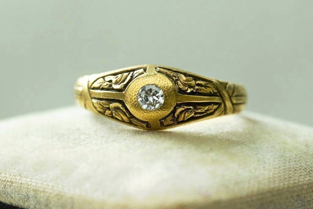 1920s French Diamond Ring with Deep Engravings