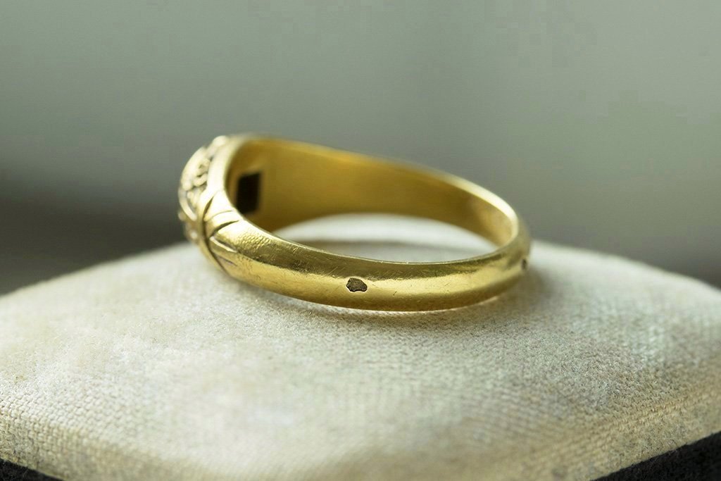 1920s French Diamond Ring with Deep Engravings