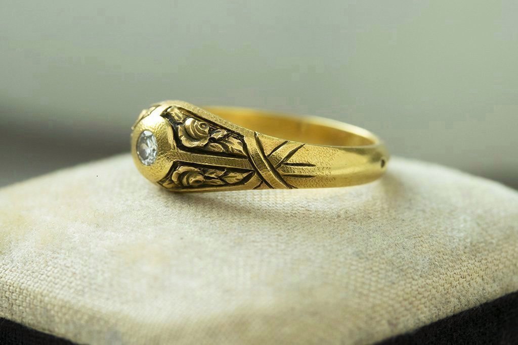 1920s French Diamond Ring with Deep Engravings