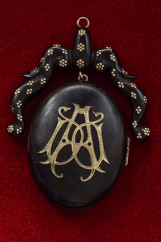 Victorian Large Piqué Bow Pendant