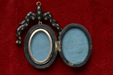 Victorian Large Piqué Bow Pendant