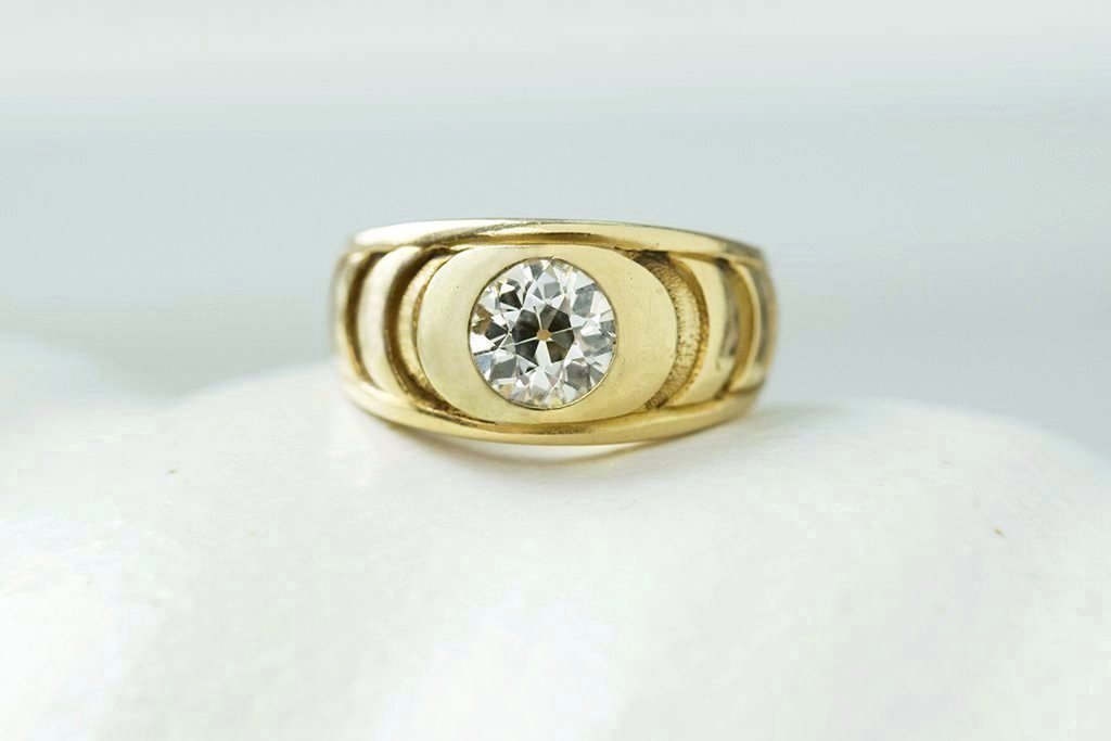 Diamond Solitaire Gold Band