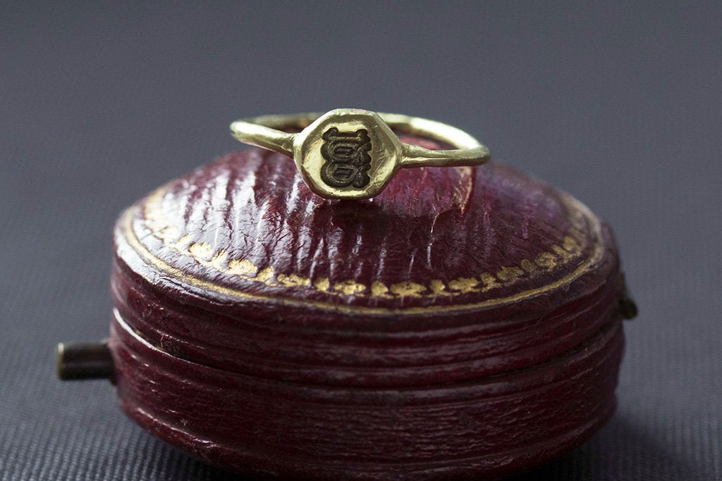 15th Century Gothic Initial 'M' Gold ring