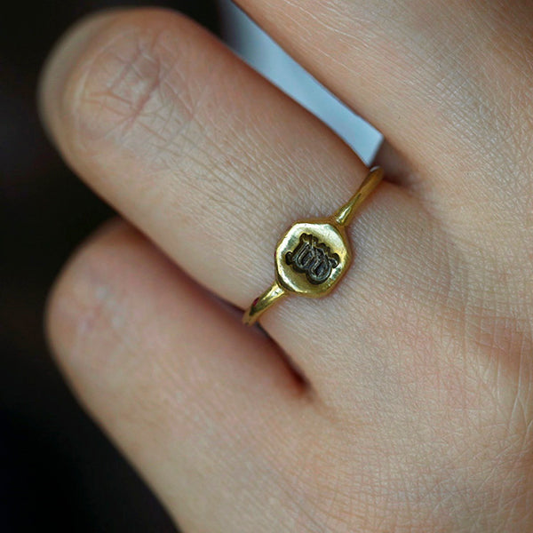 15th Century Gothic Initial 'M' Gold ring