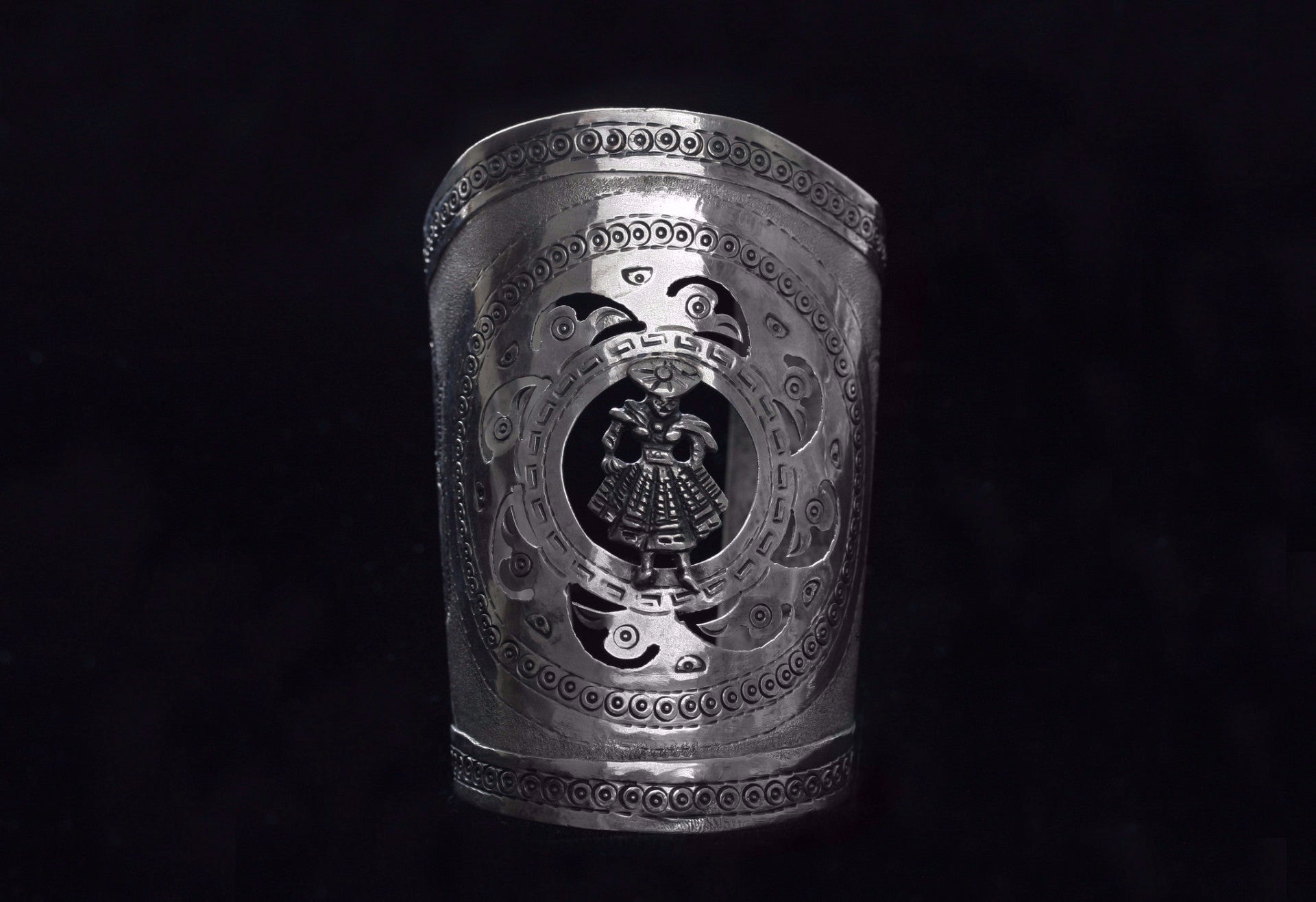 LAELIUS Antiques – Peruvian Wide Sterling Arm Cuff