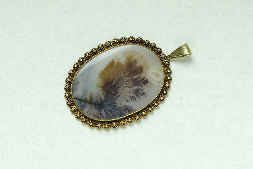 Large Victorian Agate Gold Pendant