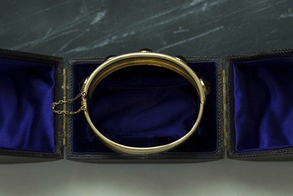 Victorian Banded Agate Gold Bangle
