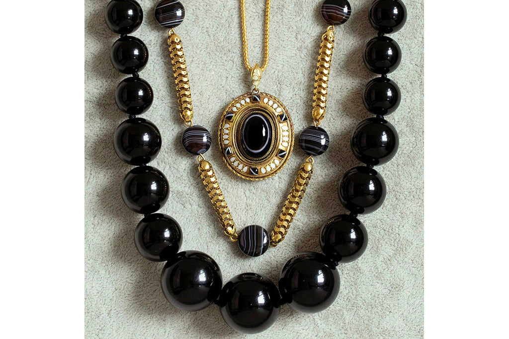LAELIUS Antiques – Victorian Banded Agate Bead Necklace