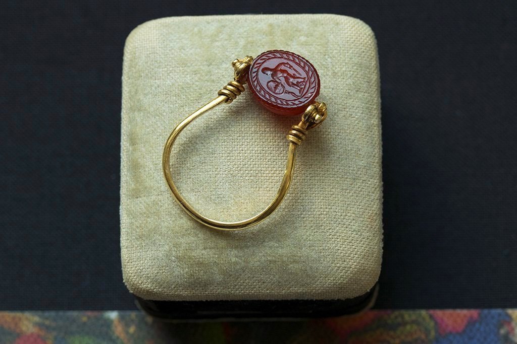 Antique discount scarab ring