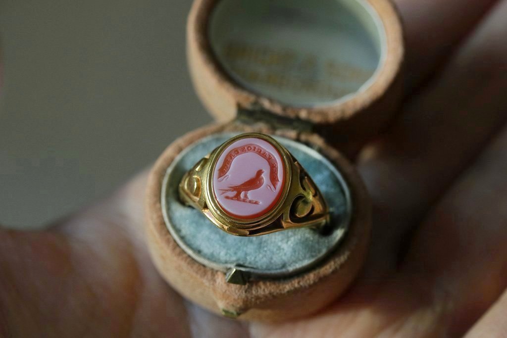 Bird signet ring top