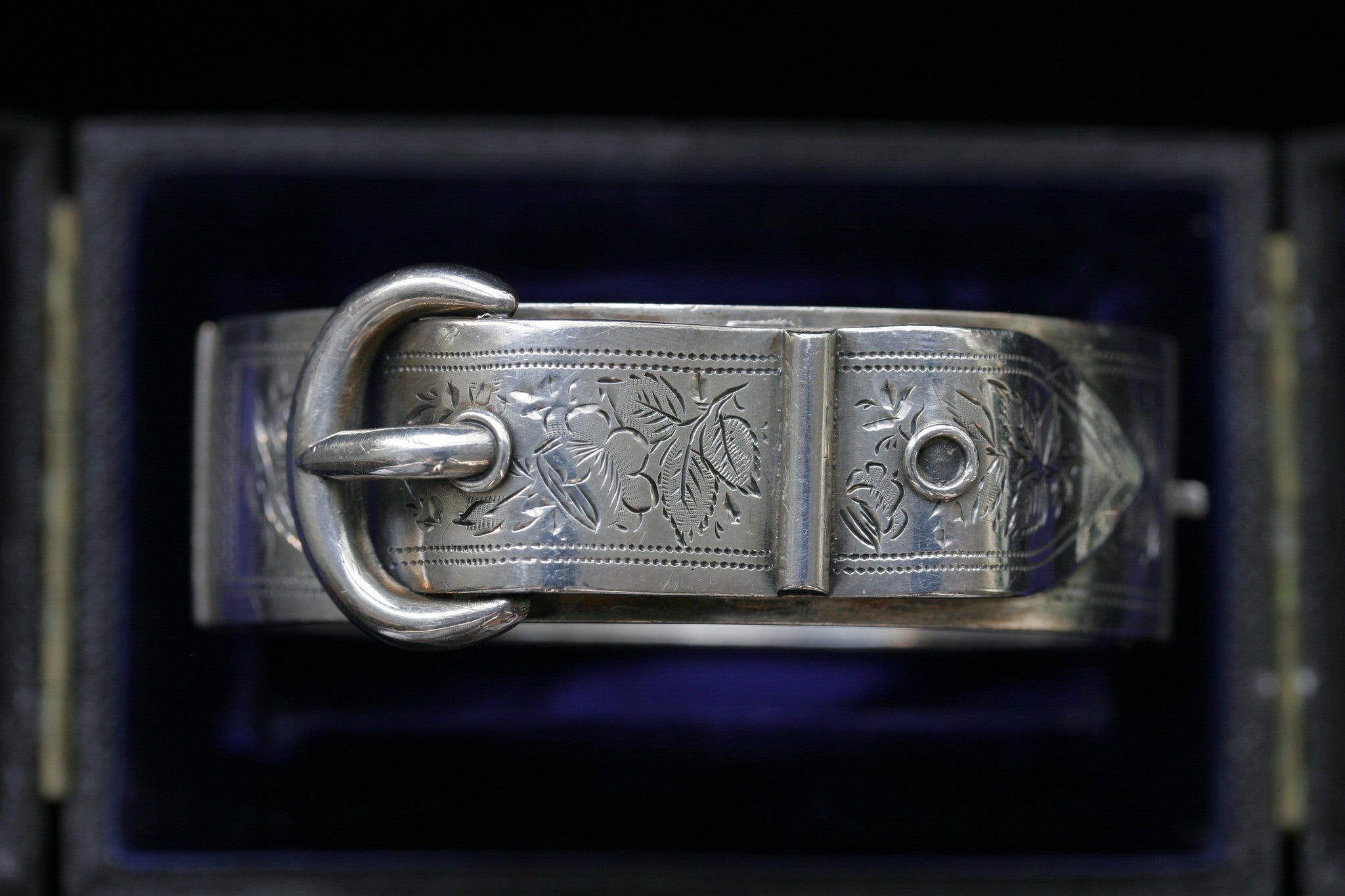 LAELIUS Antiques – Victorian Sterling Buckle Bangle