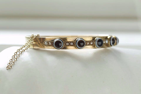 Victorian Bullseye Banded Agate Gold Bangle