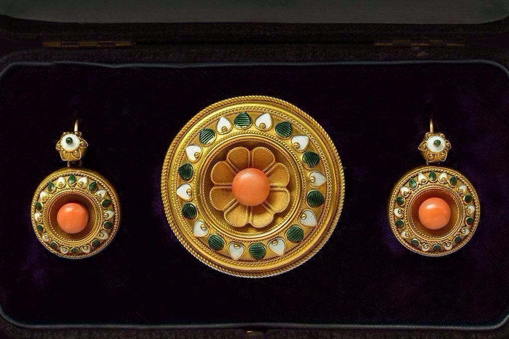 Brooch and cheap earring set