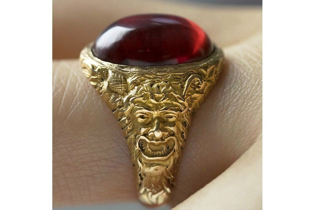 Art Nouveau Garnet Cabochon Ring