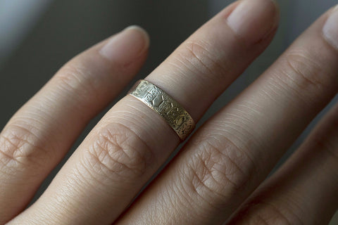 Forget Me Not Band with Split Ring