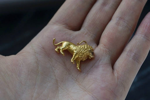 Vintage 18k Gold Lion Charm Pendant