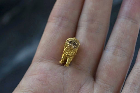 Vintage 18k Gold Lion Charm Pendant
