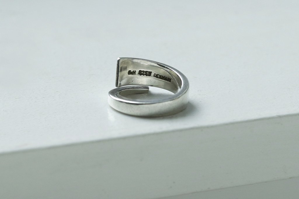 Einde Productie Helm LAELIUS Antiques – Mid Century Danish Hans Hansen Silver Ring