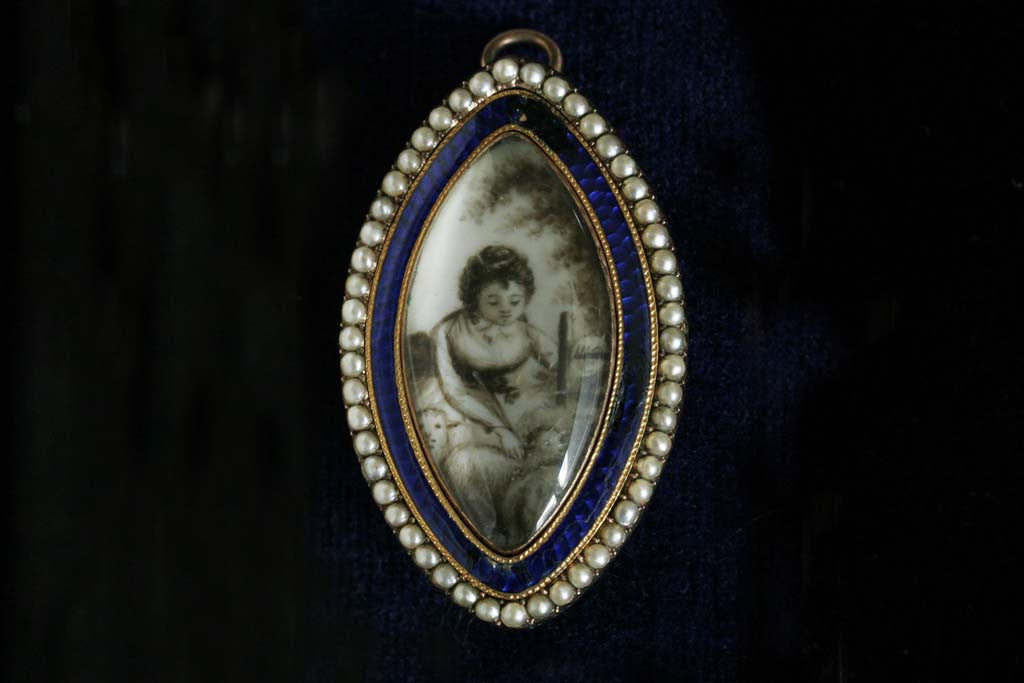 Georgian ‘Girl and Lamb’ Miniature Mourning Brooch/Pendant