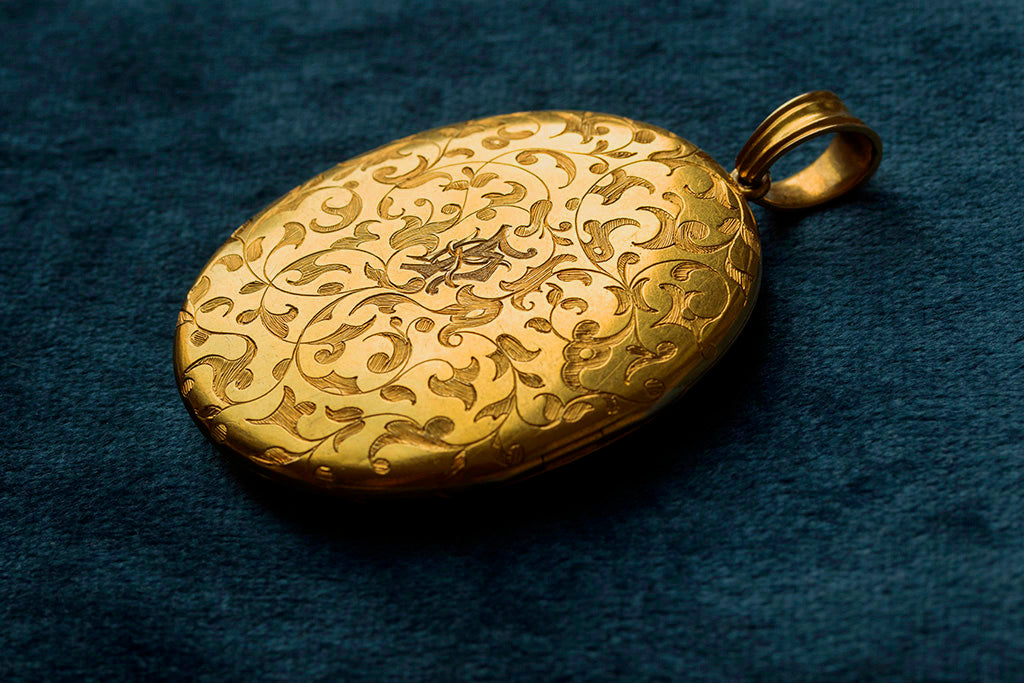 Extra Large Victorian Engraved Gold Locket