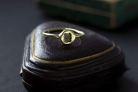 15th Century Gothic Initial 'M' Gold ring
