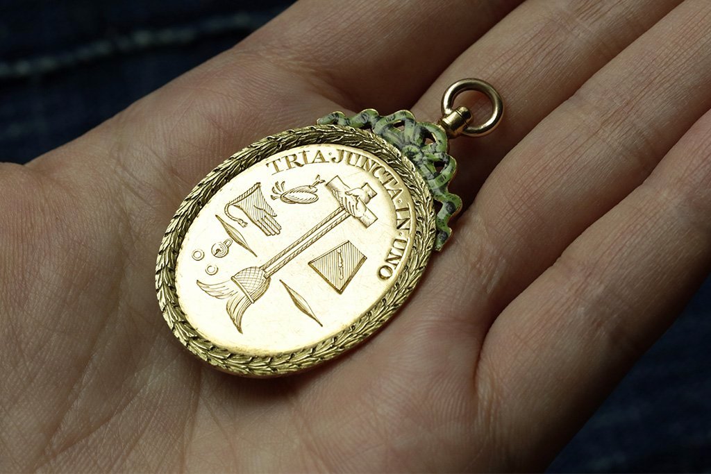 LAELIUS Antiques 19th Century Armorial Gold Pendant