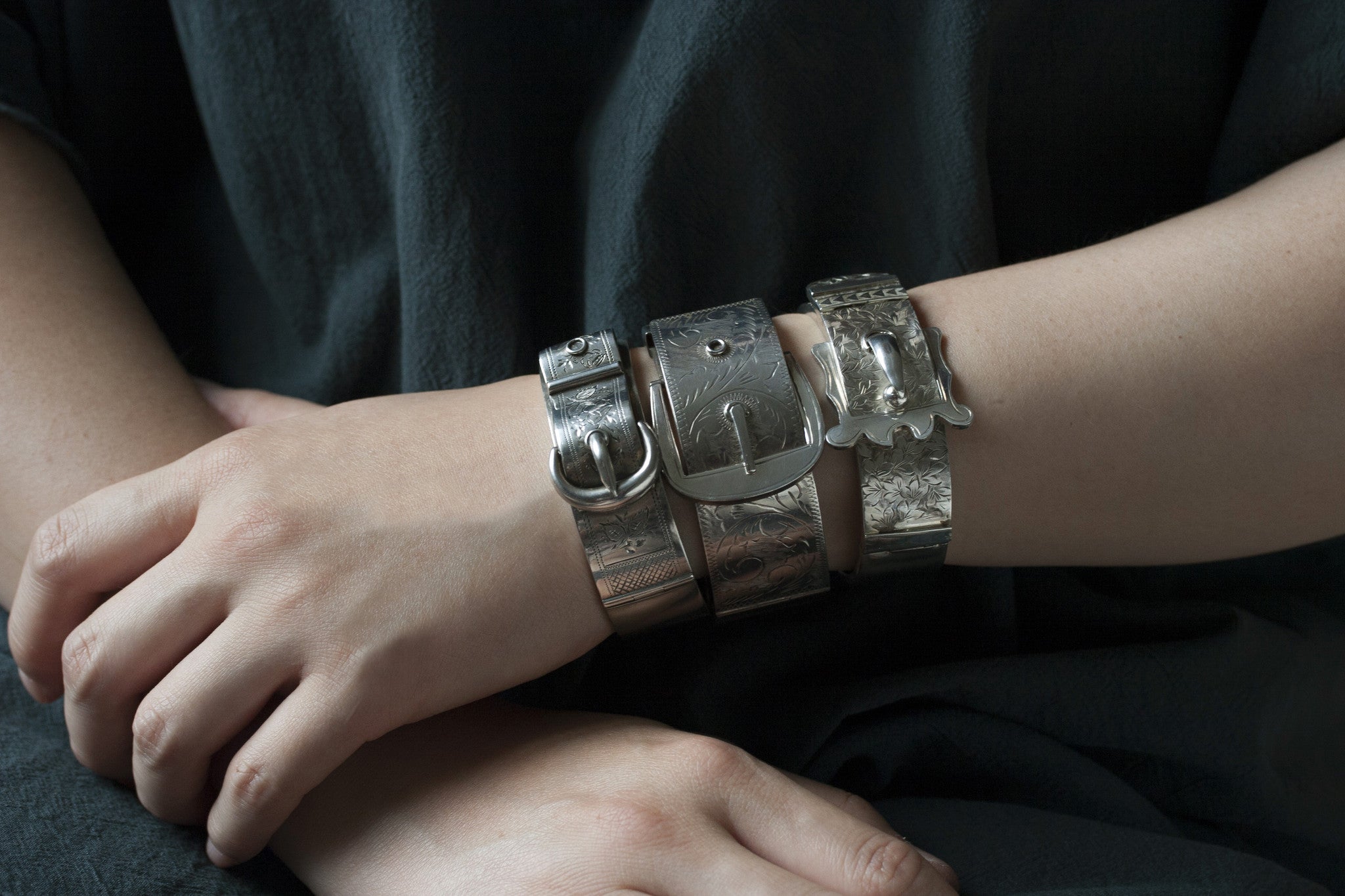LAELIUS Antiques Victorian Sterling Buckle Bangle