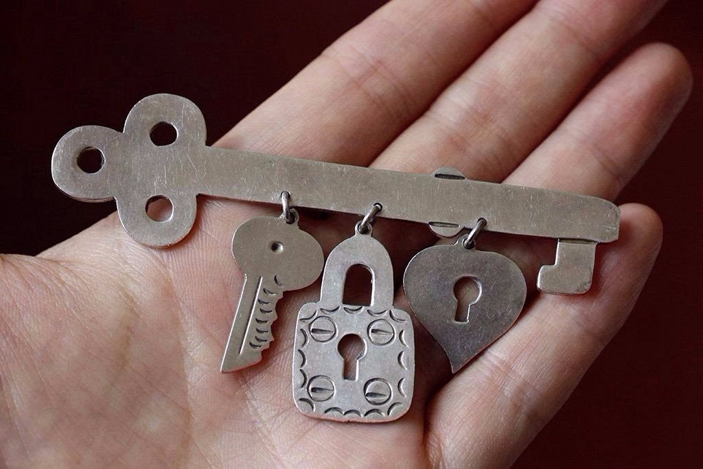 Vintage 'Keys to My Heart' Brooch